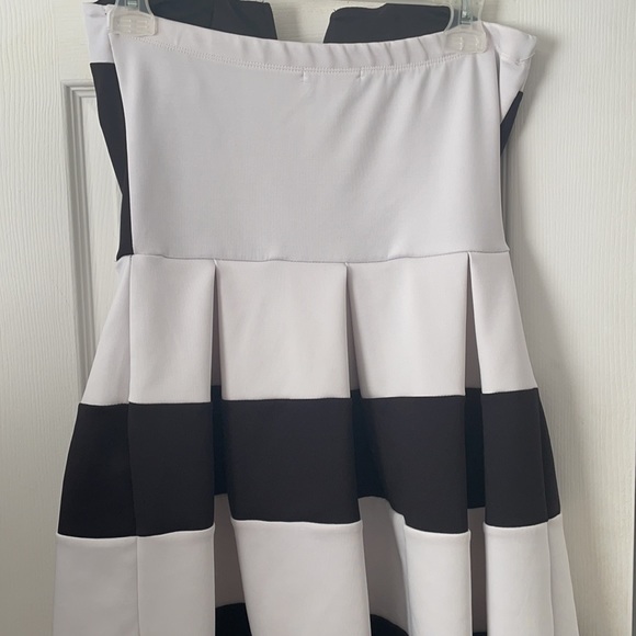 Black and white strapless dress - Picture 4 of 4